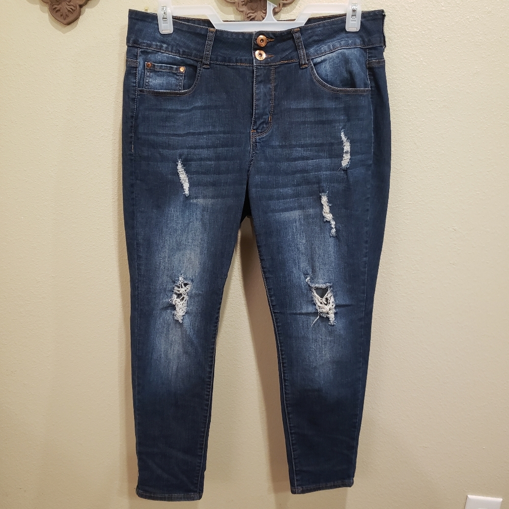 Distressed skinny jeans